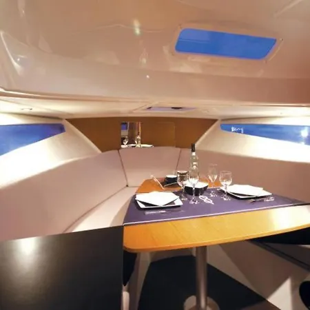 Botel Nuit Sur Un Bateau A Giens