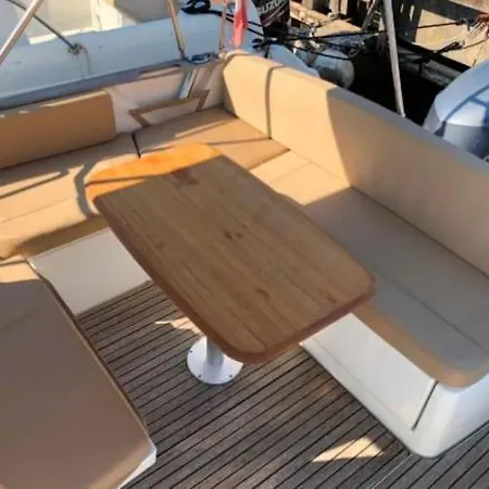 Nuit Sur Un Bateau A Giens Botel *