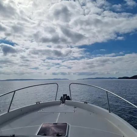 Nuit Sur Un Bateau A Giens Ботель *